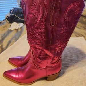 Like new Metalalic Fusha Cowgirl Boots